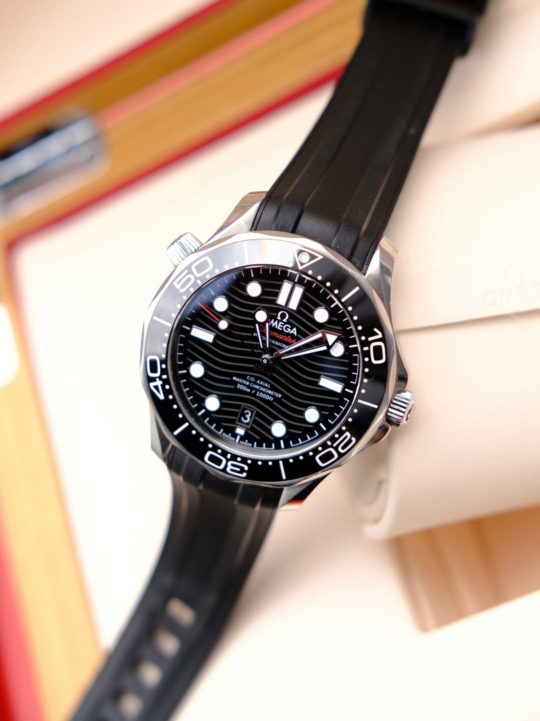 OMEGA SEAMASTER DIVER 300